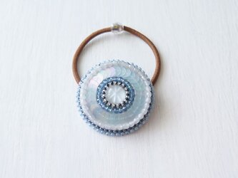 *ビーズ刺繡ヘアゴム*ヴィンテージカボション×オーロラブルースパングルの画像