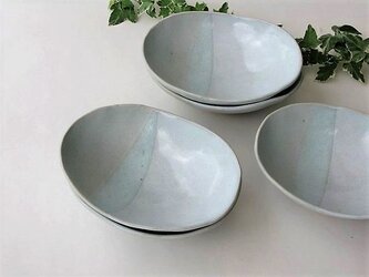 二色の楕円皿（中）の画像