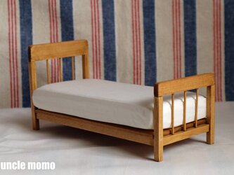 ドール用ベッド　シングル（色：オーク）　1/12ミニチュア家具の画像