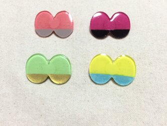 ツートンカラーのシンプルちょうちょヘアゴムの画像