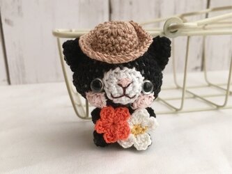 【受注生産】小さなお花・黒猫さん・帽子・＊鈴付きイヤホンジャックストラップの画像