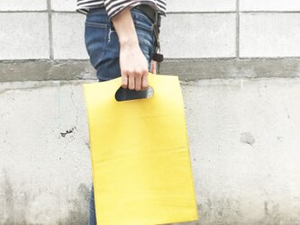 黄色い揉み革の本屋さんバッグ　雑誌サイズの画像