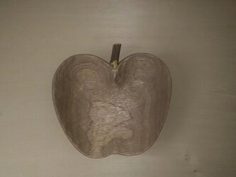 りんごのお皿　クルミの画像