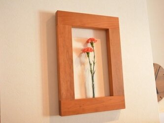 ☆季節の花や草木で壁を彩る一輪差し☆ フラワーフレーム(チェリー材)の画像