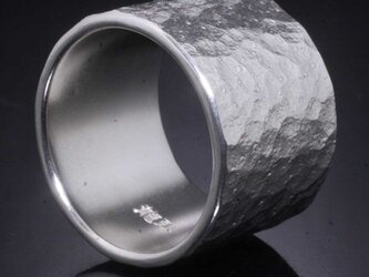 指輪 メンズ : 岩石丸鎚目リング 17mm幅 20～30号の画像