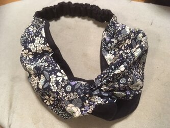 【即日発送】ねじりヘアターバン★ネイビー×ﾘﾊﾞﾃｨ風小花の画像