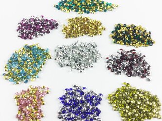 送料無料　ラインストーン　Vカット　3mm　10色　1000個　SS12　ダイヤカット　レジン　デコ　ネイル　（VRS0001)の画像