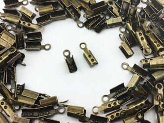 送料無料　カシメ　紐留め　150個　幅3mm　金古美　アクセサリー ネックレス パーツ ヒモ留め 留め具　（AP0095）の画像