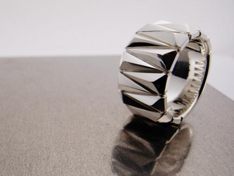 lungo triangolo　ring　／　ルンゴ　トリアンゴロ　シルバー　 リング　の画像