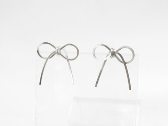 大人かわいいワイヤーリボンピアス☆Silver シンプルverの画像