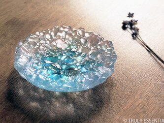ガラスのアクセサリートレイ - 「 KUBOMI 」●ターコイズブルー・11cmの画像