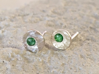満月のピアス◇Emerald◇SV スタッドの画像