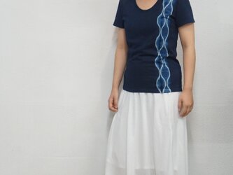 藍染　UネックTシャツ　よろけの画像