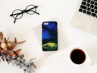 星空と、黄色い山のスマホケース｜受注制作の画像