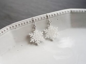 とけない雪の結晶ピアス snow crystal Dの画像