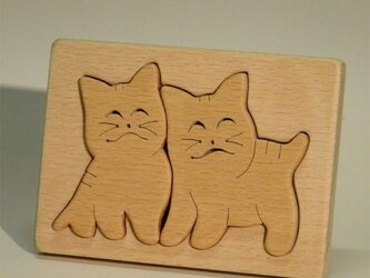 木のパズル　二匹のスマイル子猫の画像