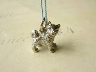 柴犬の子供のペンダントの画像