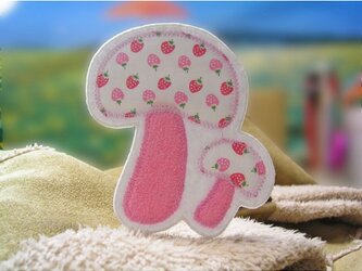 いちごのキノコの毒きのこ★もこもこワッペンの画像