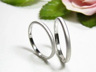 シンプルな結婚指輪。ハードプラチナ900の自然な艶消し仕上げ（5-2）の画像