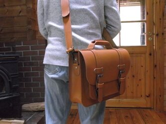 ヌメ革の手提げ鞄　２Ｗａｙ A4サイズの画像