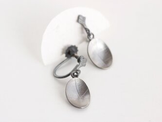 Oval vein イヤリング oxidized（燻銀）の画像