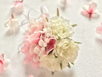 桜とローズのコサージュの画像
