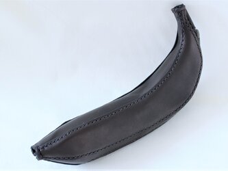 バナナ型 革のペンケースの画像