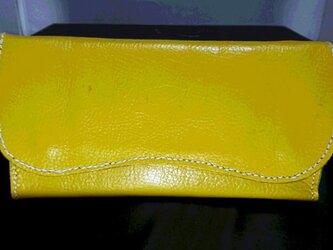 黄色の長財布の画像