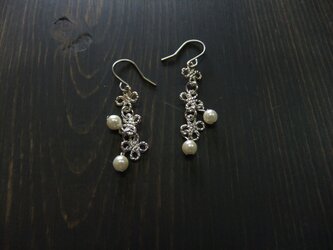 小さなパールのピアスの画像
