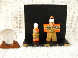 小さな小さなお雛様(木彫り)立ち雛の画像