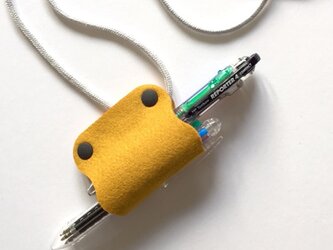 ペンホルダーW〈マスタード〉の画像