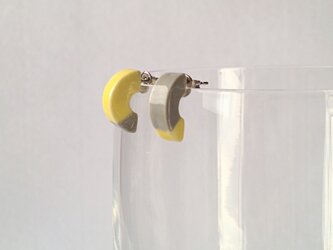 half circle ピアスの画像