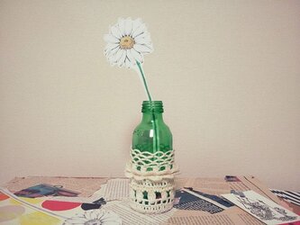 ペーパーフラワーと一輪挿し*knit flower petalの画像
