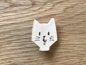 にゃんこブローチ男の子 猫 cat 木製 木の画像