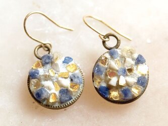 花柄モザイクの18Kピアス　（ラピスラズリと金）の画像