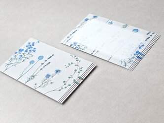 ブルーの花たちのメッセージカードの画像