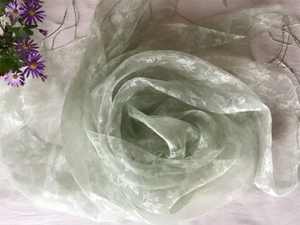 再出品【野紺菊染め】シルクオーガンジーストール（花模様）　白藍色の画像