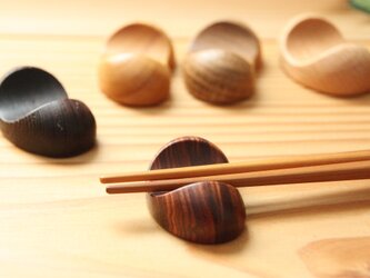 木の箸置き 豆形 木の種類いろいろ5種セット　おまかせセレクトの画像