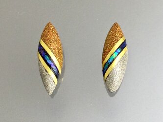【K18】漆ピアス（アーモンド・螺鈿ライン）蒔絵の画像