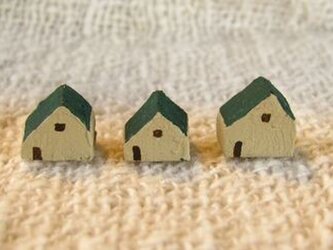 小さな小さな小さなお家 木彫りの画像