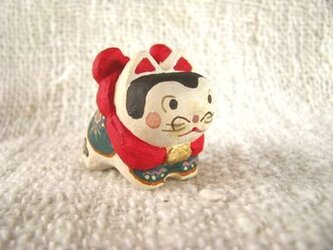 小さな小さな犬張り子(木彫り)の画像