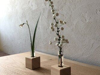 ひのきキューブ – 一輪挿し – フラワーベースの画像