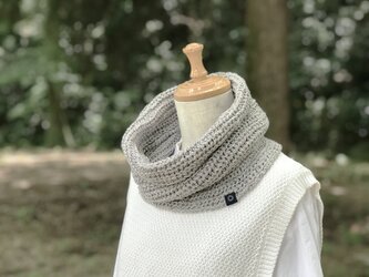 手横編機で作った・美濃和紙糸のスヌード　ベージュの画像