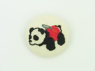 パンダカーの刺繍ブローチ【赤】の画像