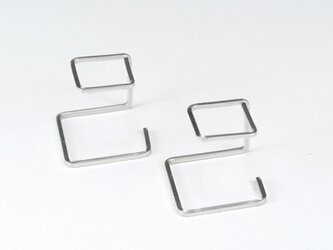 ダブルシェイプ 繊細スクエアピアス SilverFilledの画像