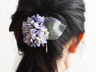 【受注制作】染の草花・紫陽花のコサージュ(M)／コーム付きの画像