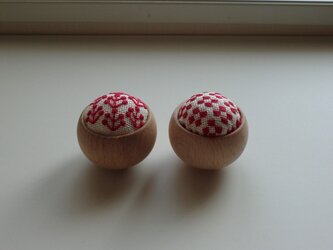 【再販】ウッドボウルのピンクッション（赤い花）の画像