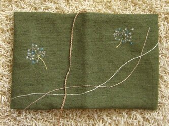 手刺繍・ブックカバー（たんぽぽ）の画像