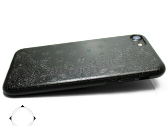 iPhone7/iPhone8/iPhoneSE2（新型） 特殊エンボス加工 レザーケースカバー（ペイズリー×ブラック）の画像