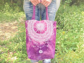 【手染め/手描き】モロッコ風曼荼羅模様のパープルとピンクのエスニックトートバッグ【フェス】の画像